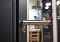 步阳防盗门钥匙更换指南