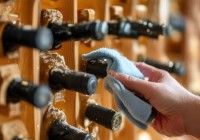 红酒柜清洁保养全攻略：6步打造完美储存环境