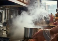 抽油烟机清洗技巧：烫水清洗真的可行吗？