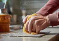 清洗抽油烟机插座，告别油垢困扰