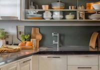 奶瓶消毒柜如何避免发黄问题？